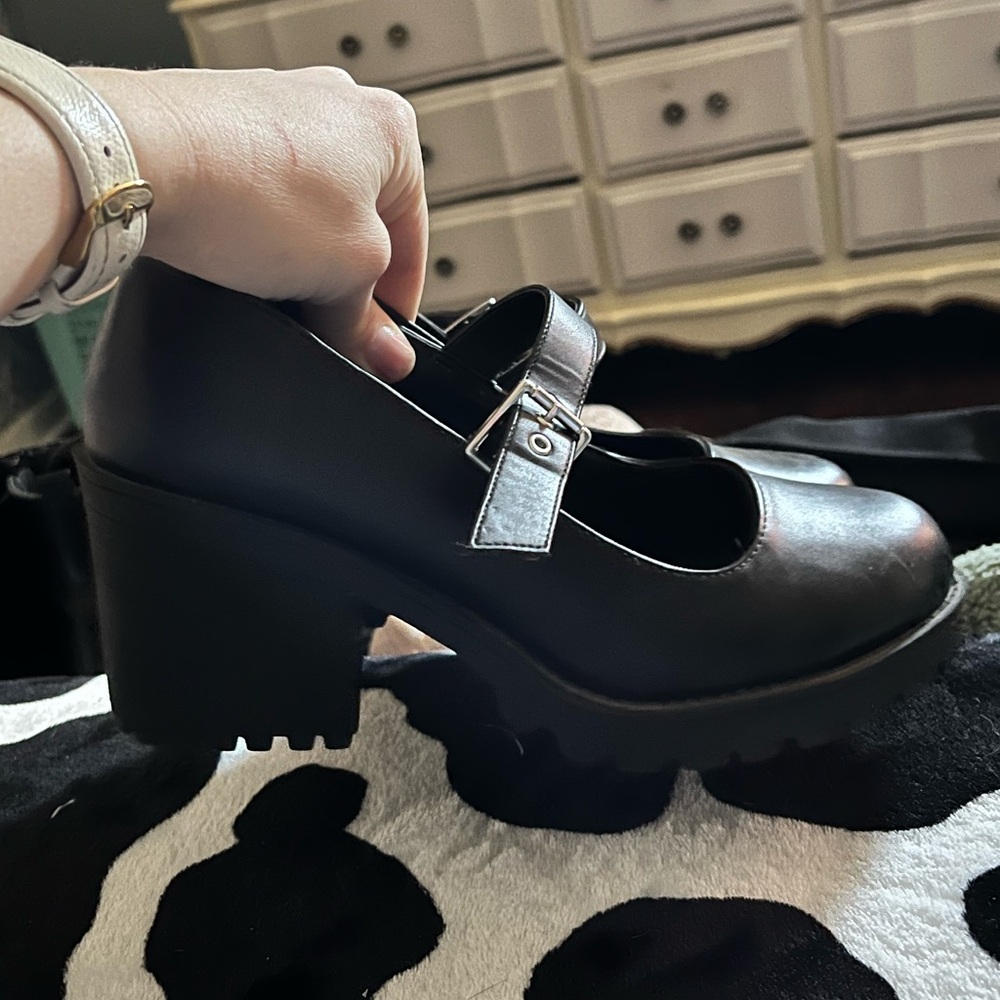 Chariot and Co. chunky Mary Jane’s Size 7